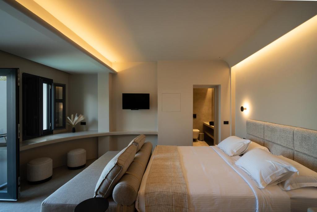 Postel nebo postele na pokoji v ubytování Black Diamond Suites