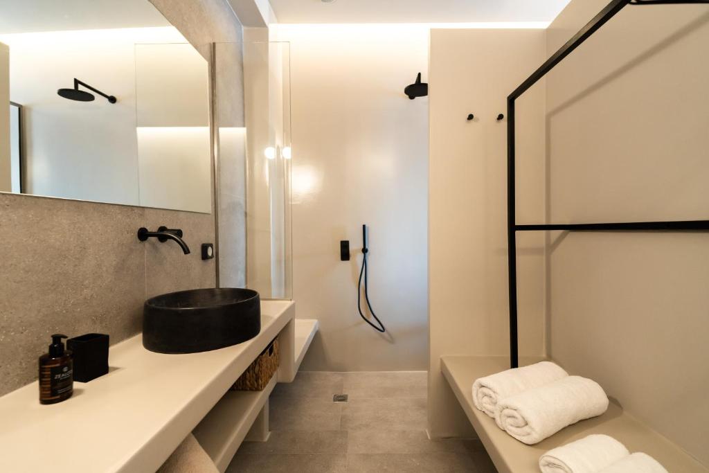 Koupelna v ubytování Black Diamond Suites