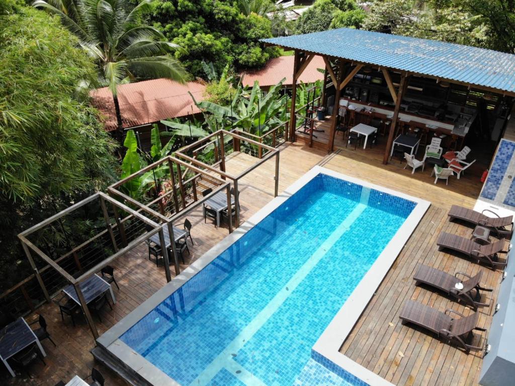 Bazén v ubytování Bamboo Lodge nebo v jeho okolí