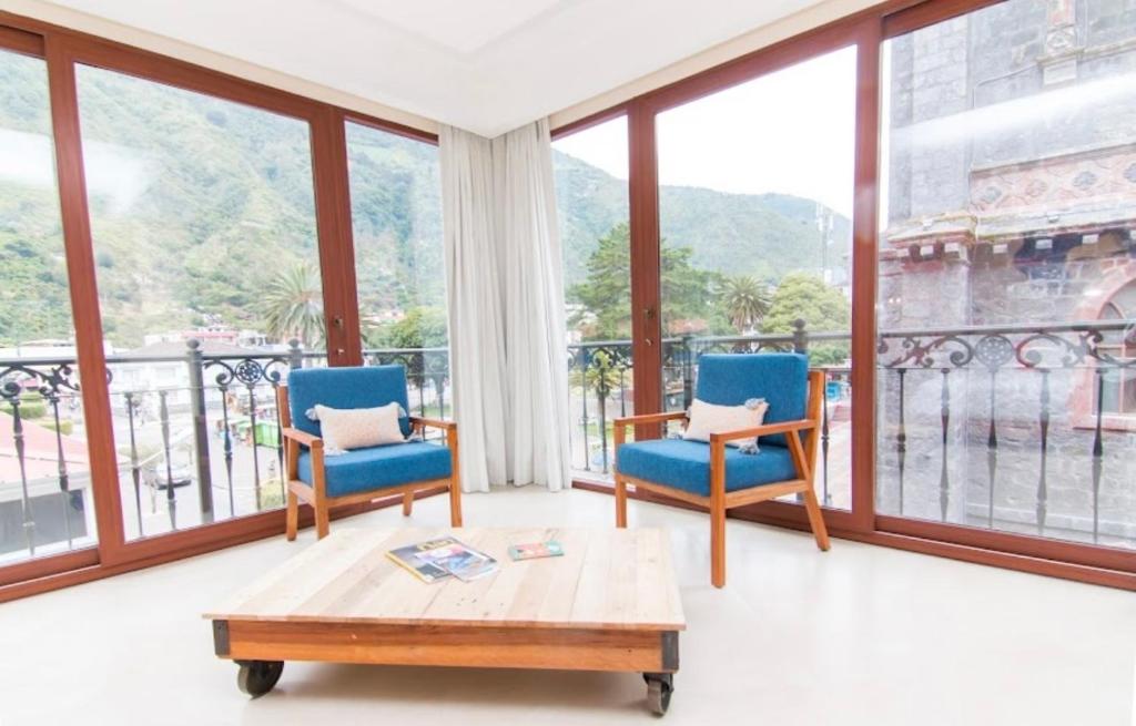 Nespecifikovaný výhled na hory nebo výhled na hory při pohledu z hotelu