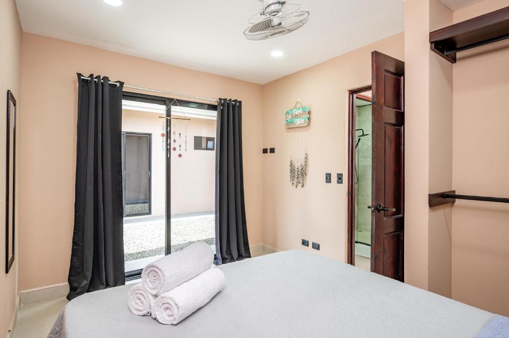 Postel nebo postele na pokoji v ubytování Casa Cerca de Tamarindo,ConchalFlamingo,Potrero,Playa Grande,Avellanas,Langosta