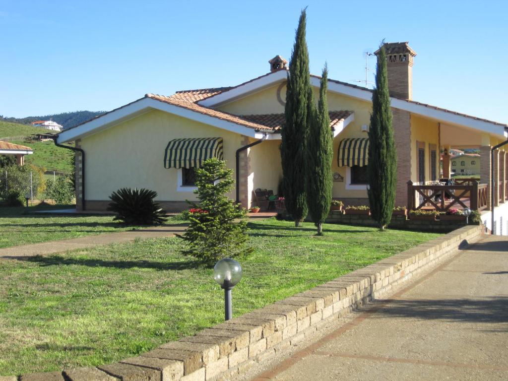 a house with trees in front of it at Casa del Sole in Sasso