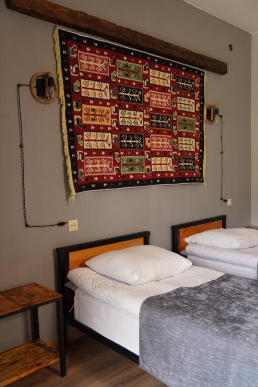 Postel nebo postele na pokoji v ubytování Hotel Hobbiton near Vardzia Caves