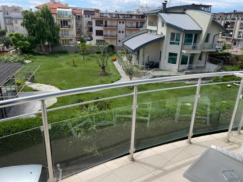 A garden outside Day Dream