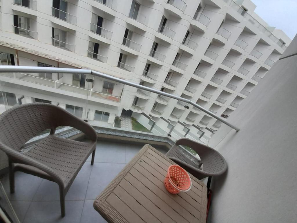 Ein Sitzbereich in der Unterkunft شالية في كمباوند سكانديك عرابيا