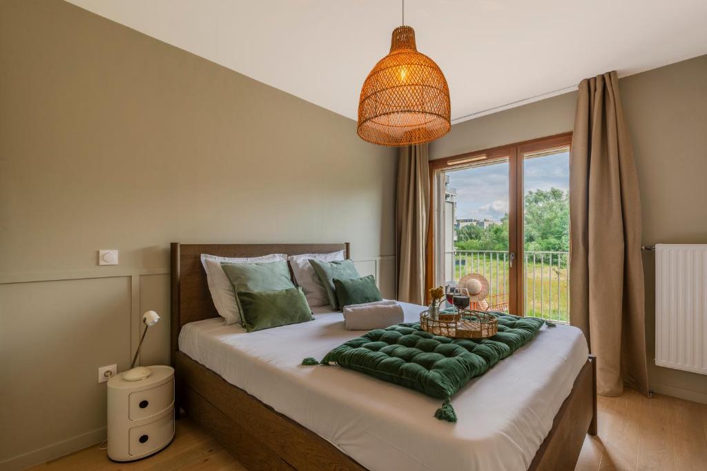 a bedroom with a large bed with a large window at Appartement familial 5 min Disney 30 min Paris in Montévrain