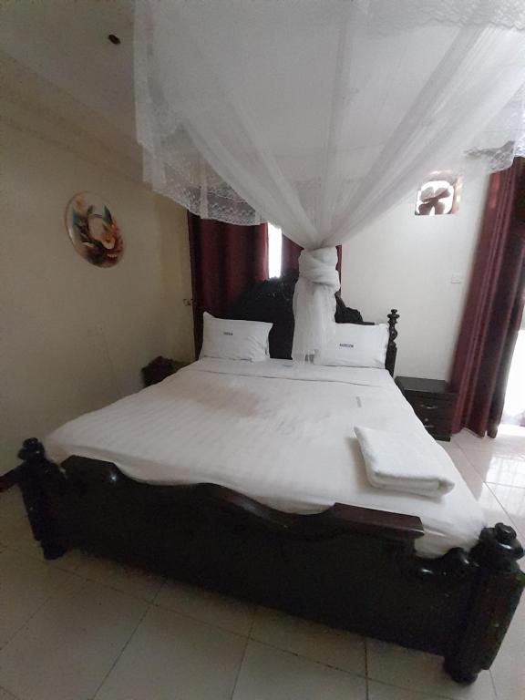 Postel nebo postele na pokoji v ubytování Harambee paradise hotel