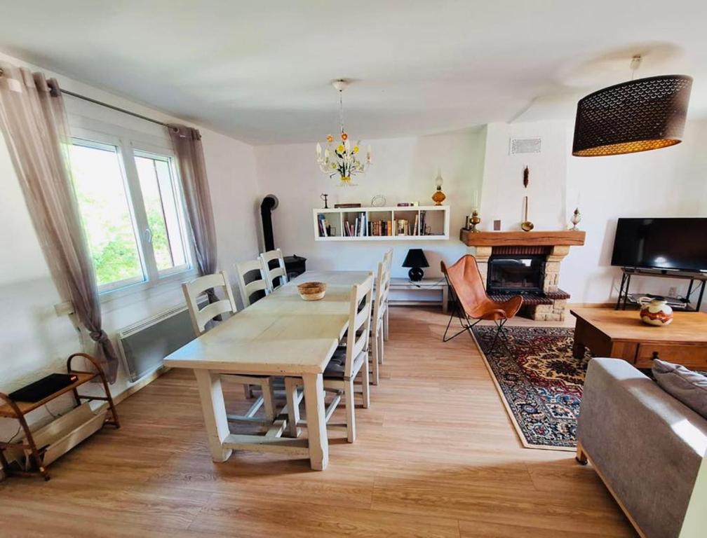 Photo de la galerie de l'établissement Magnifique Gite la Cardabelle, à Mas Saint-Chély