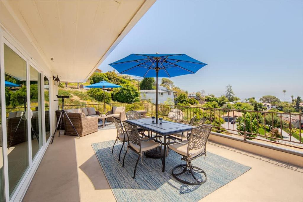Μπαλκόνι ή βεράντα στο Luxury View Home Perfect for SD Getaway Sleeps 12