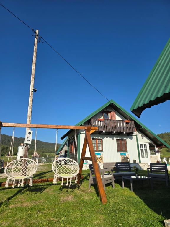 Budova, v ktorej sa dovolenkový dom nachádza