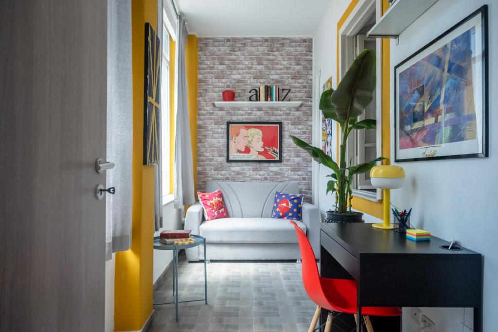 Yellow Pop Apartment - Design e Colore a Roma