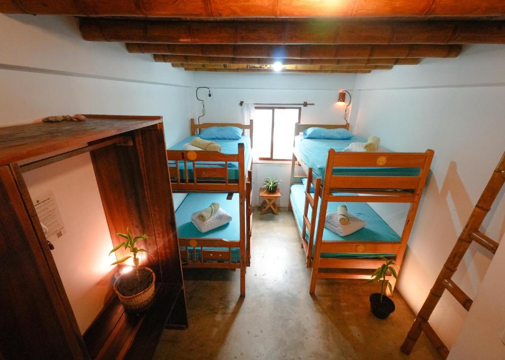 Postel nebo postele na pokoji v ubytování Hermanos Perdidos Surf