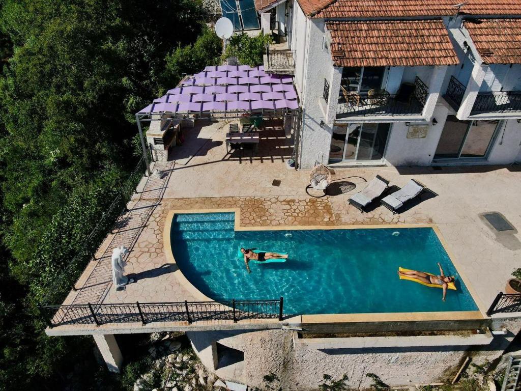 Bazén v ubytování Villa Daniella studio with private pool nebo v jeho okolí