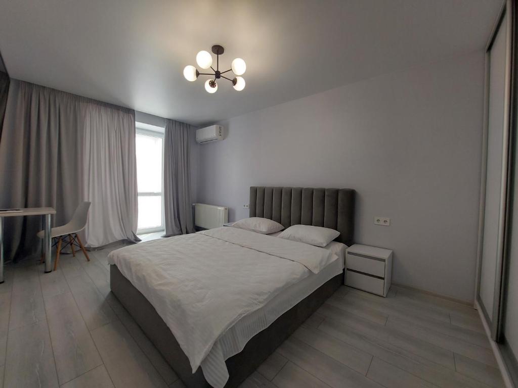 En eller flere senge i et værelse på Стильний Люкс Яровиця