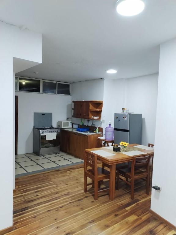 Kuchyň nebo kuchyňský kout v ubytování Hostal Darwin