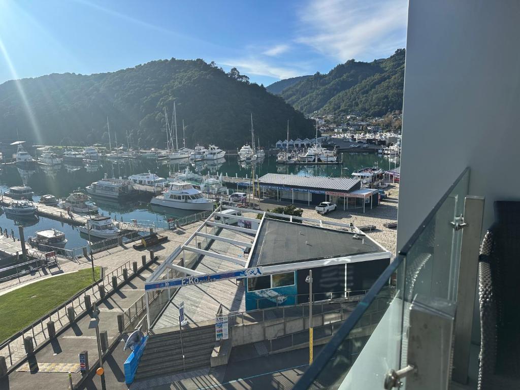 Oxleys 406 3 bedroom Waterfront Apartment - Resim 16