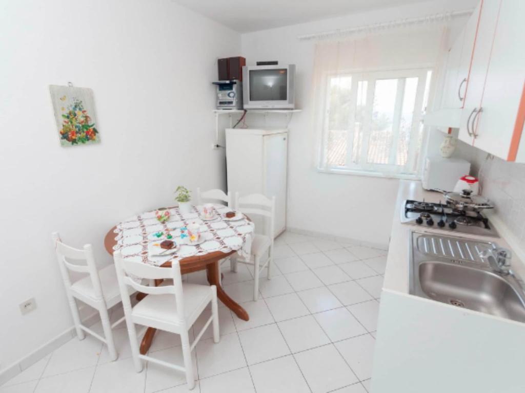 Apartments Lili - Two Bedroom Apartment Balcony