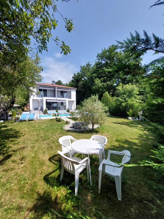 Ogród w obiekcie Villa Madlen