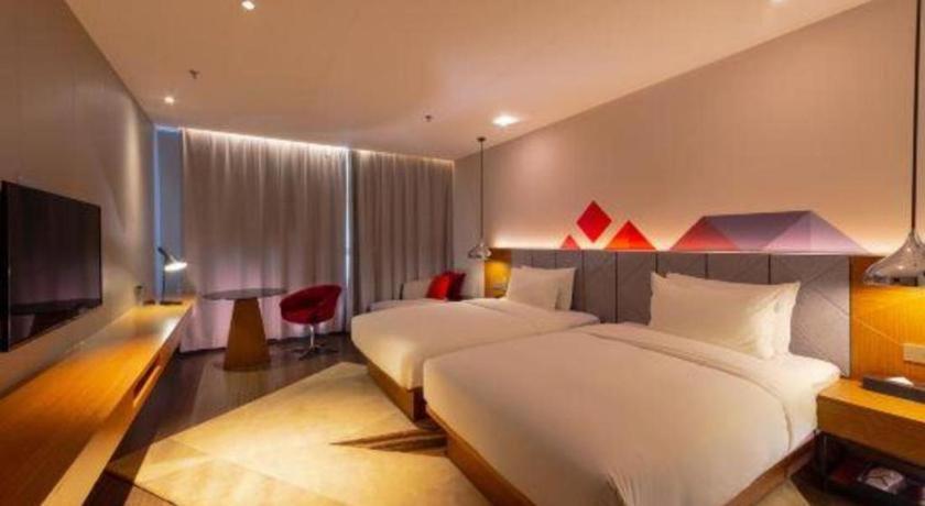 Cama o camas de una habitación en Borrman Hotel Zhanjiang Xuwen Port Terminal