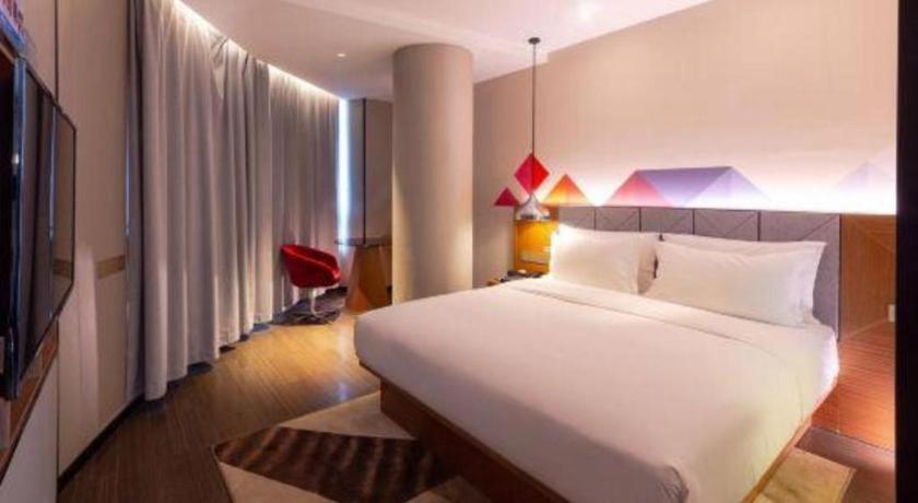 Cama o camas de una habitación en Borrman Hotel Zhanjiang Xuwen Port Terminal