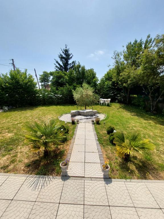 Ogród w obiekcie Villa Madlen