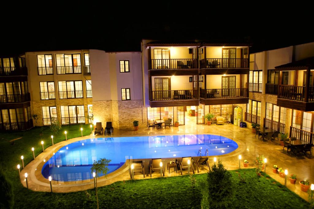 A piscina em ou perto de Venus Suite Hotel