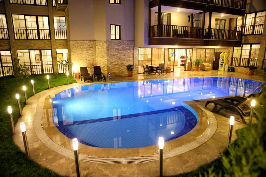 A piscina em ou perto de Venus Suite Hotel