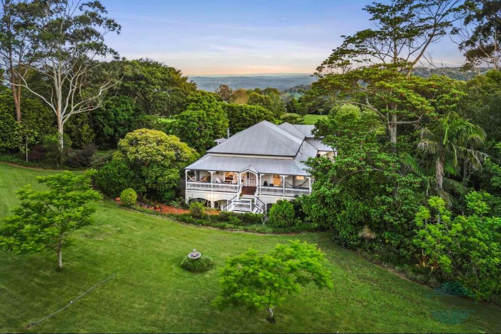 an aerial view of a house in a yard at Mitta Glen Guesthouse in Flaxton