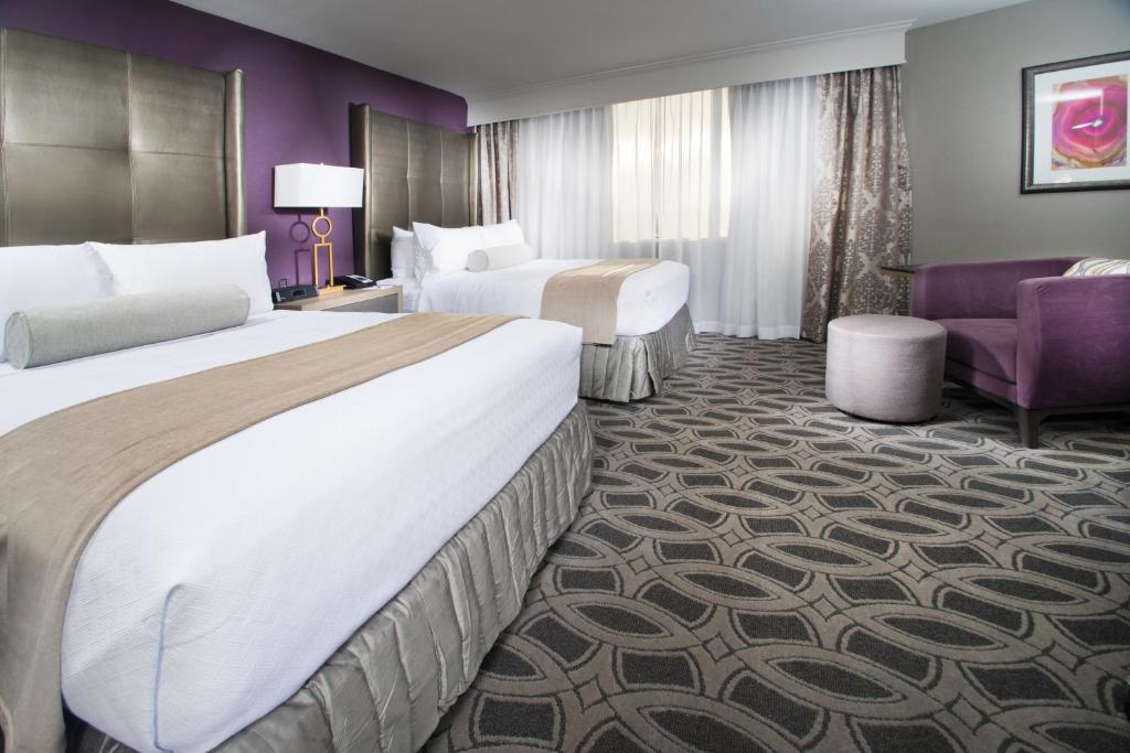 Postel nebo postele na pokoji v ubytování Crowne Plaza Saddle Brook by IHG