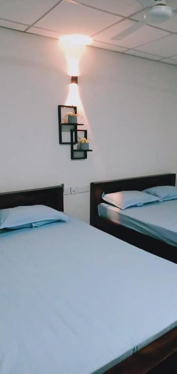 Postel nebo postele na pokoji v ubytování Dewdula Holiday Resort