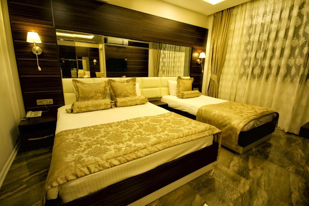 Uma cama ou camas num quarto em Venus Suite Hotel