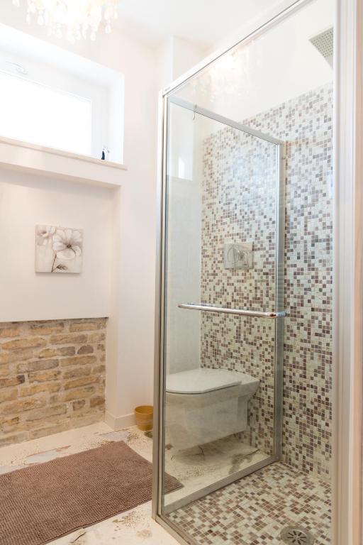 A bathroom at Guest House Le Acacie