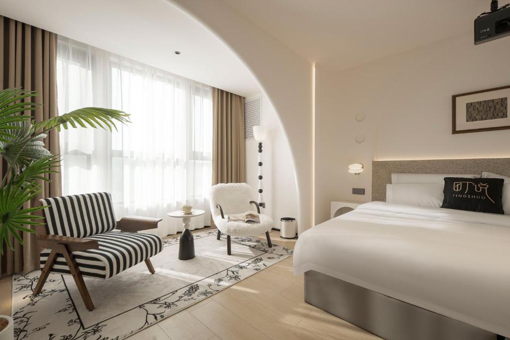 Postel nebo postele na pokoji v ubytování Town Designer B&B
