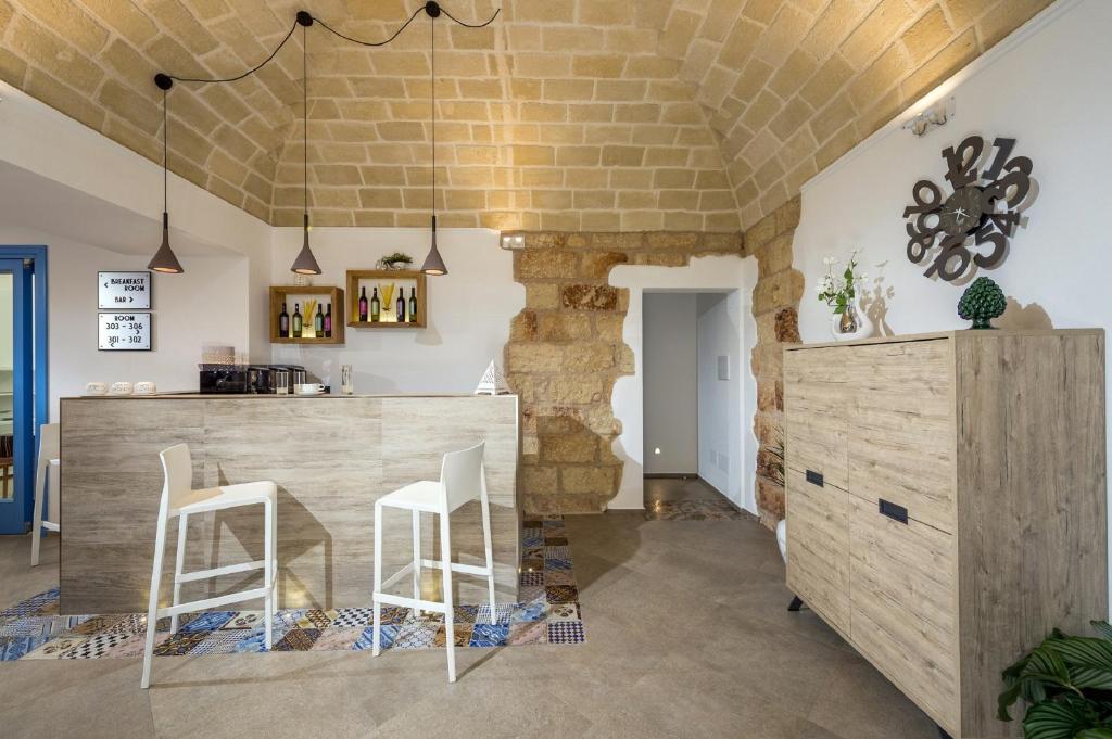 A kitchen or kitchenette at Hotel Vento del Sud