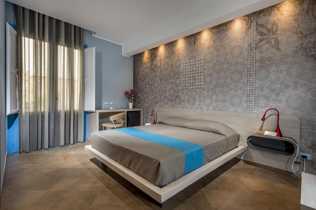 A bed or beds in a room at Hotel Vento del Sud