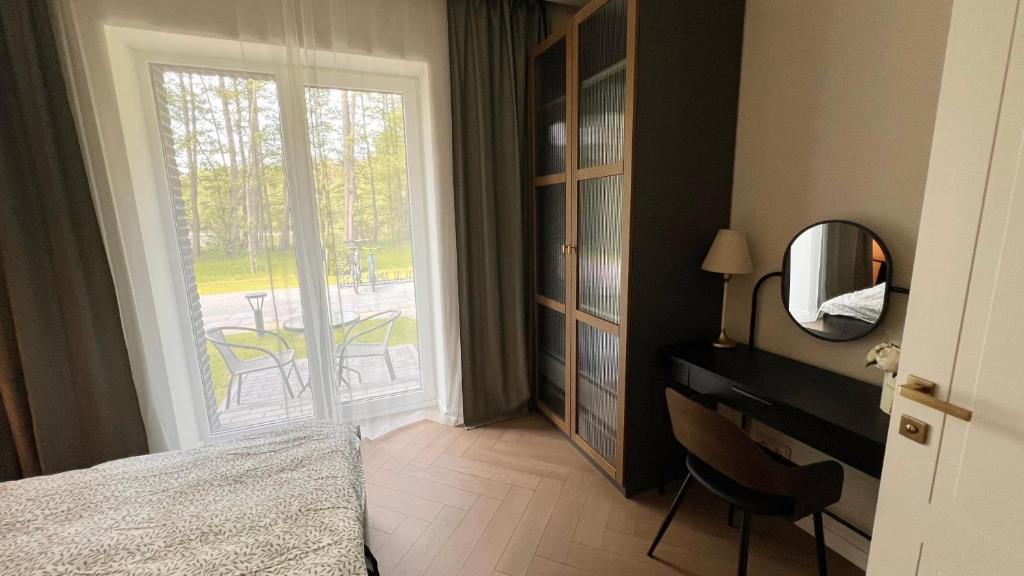 Postel nebo postele na pokoji v ubytování Nemirseta pearl apartments