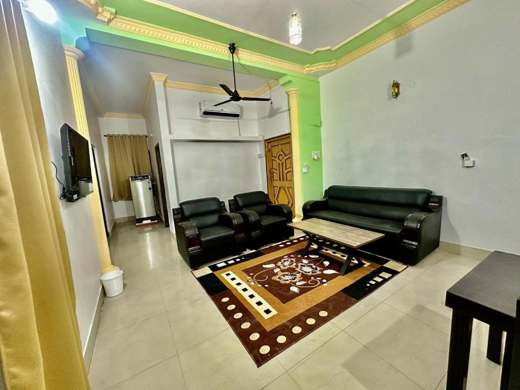Posezení v ubytování Royal Living in Maan Mahal 2BHK 202