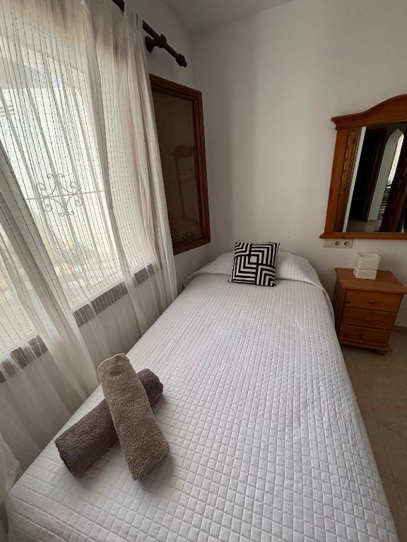Postel nebo postele na pokoji v ubytování Apartamento con jardín piscina y parking