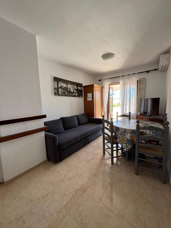 Posezení v ubytování Apartamento con jardín piscina y parking