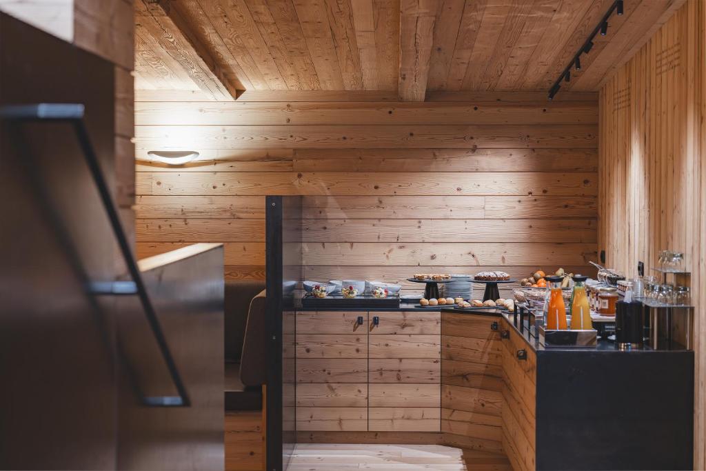 Příslušenství pro přípravu čaje a kávy v ubytování Chalet Laura Lodge Hotel