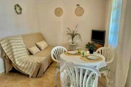 TV a/nebo společenská místnost v ubytování SON BOU Apartamento en planta baja junto la playa
