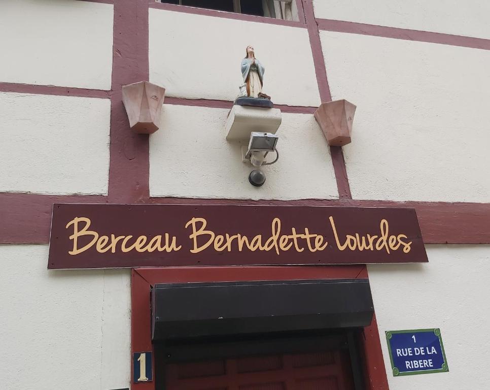 Certifikát, hodnocení, plakát nebo jiný dokument vystavený v ubytování la Résidence Berceau de Bernadette