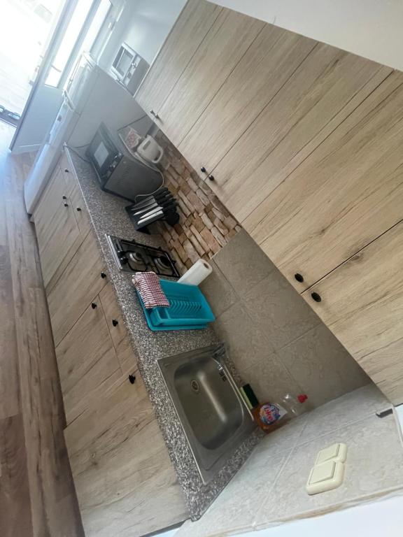 Kuchyňa alebo kuchynka v ubytovaní Apartmani Caganić Villa Bledi