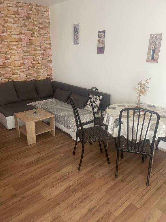 Posedenie v ubytovaní Apartmani Caganić Villa Bledi