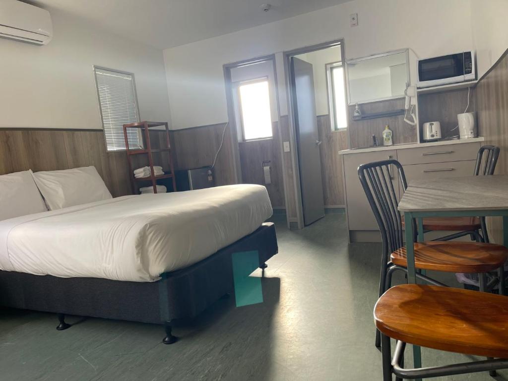Postel nebo postele na pokoji v ubytování Conway Motel Manukau