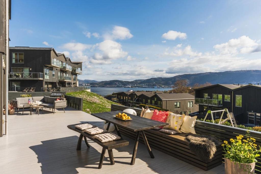 Large luxurious apartment with private terrace and parking, Bergen ... - Luxury Apartment Rentals With Private Secured Parking