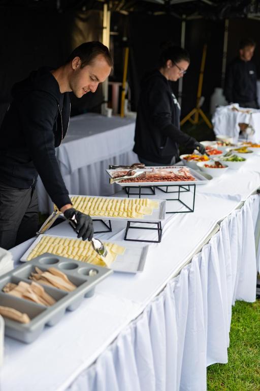 Jídlo v luxury tent nebo okolí