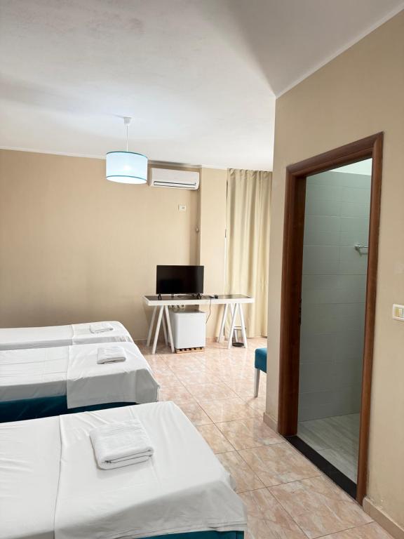 Postel nebo postele na pokoji v ubytování AMĀIA Hotel & Restaurant