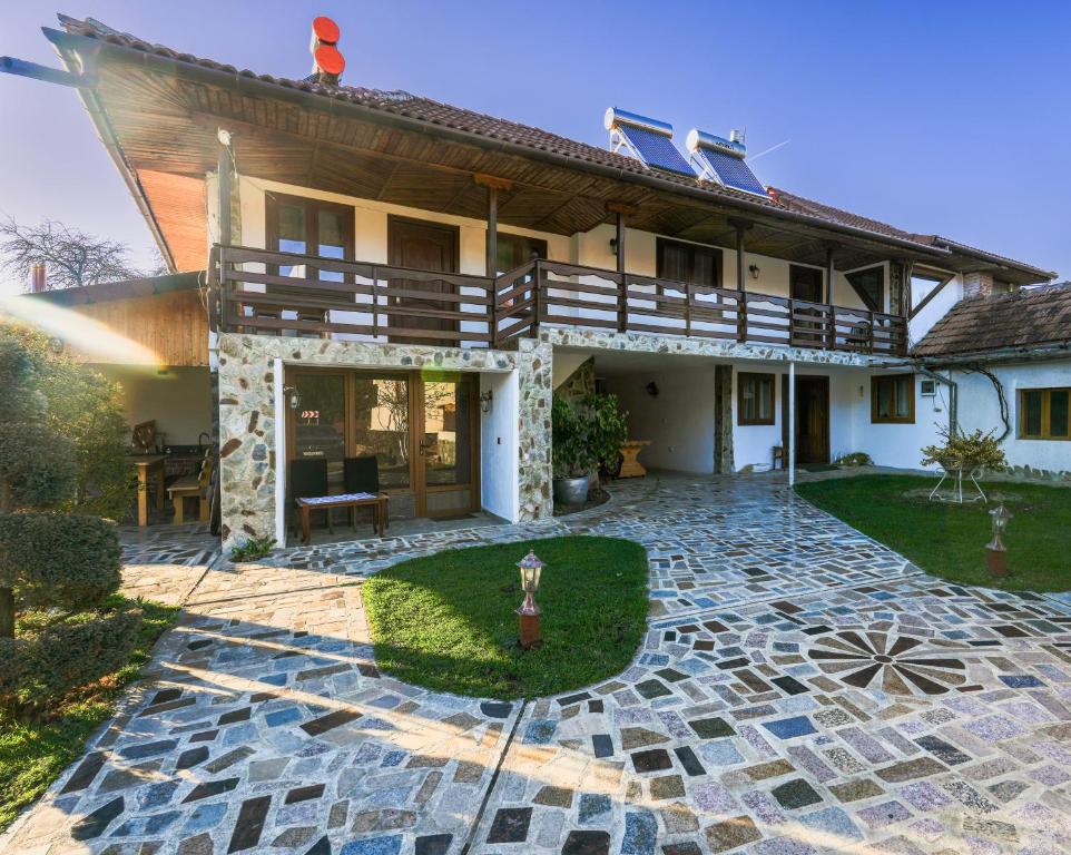 Tòa nhà nơi nhà khách tọa lạc