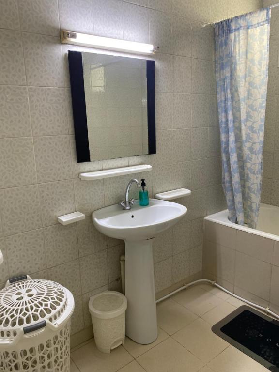 Koupelna v ubytování Lafayette Private 2-Bedroom Apartment